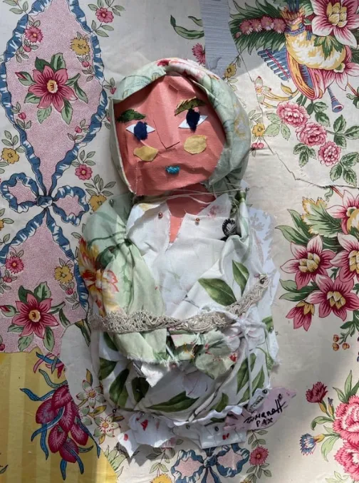 Femme épinglée Balkan