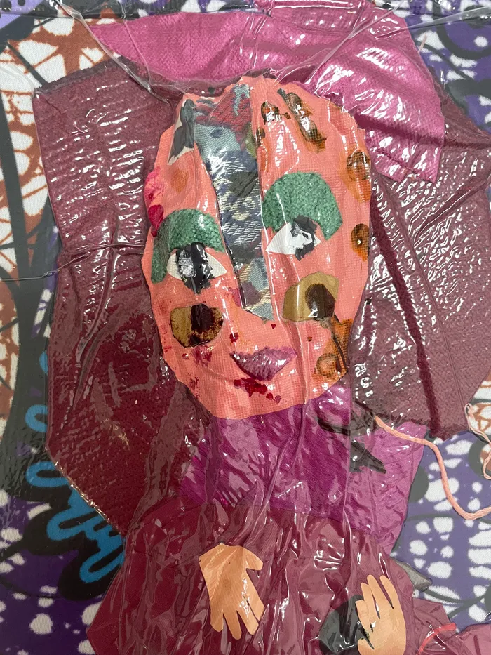 Femme épinglée — Détail — oppression
