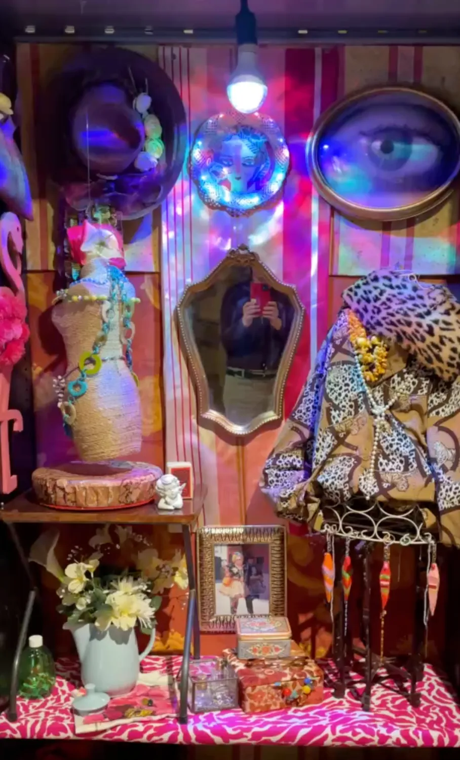 Histoires textiles — vitrine, Maison de l'Environnement