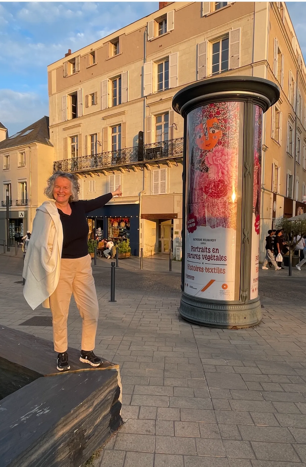 Portraits en parures végétales et Histoires textiles — colonne Angers